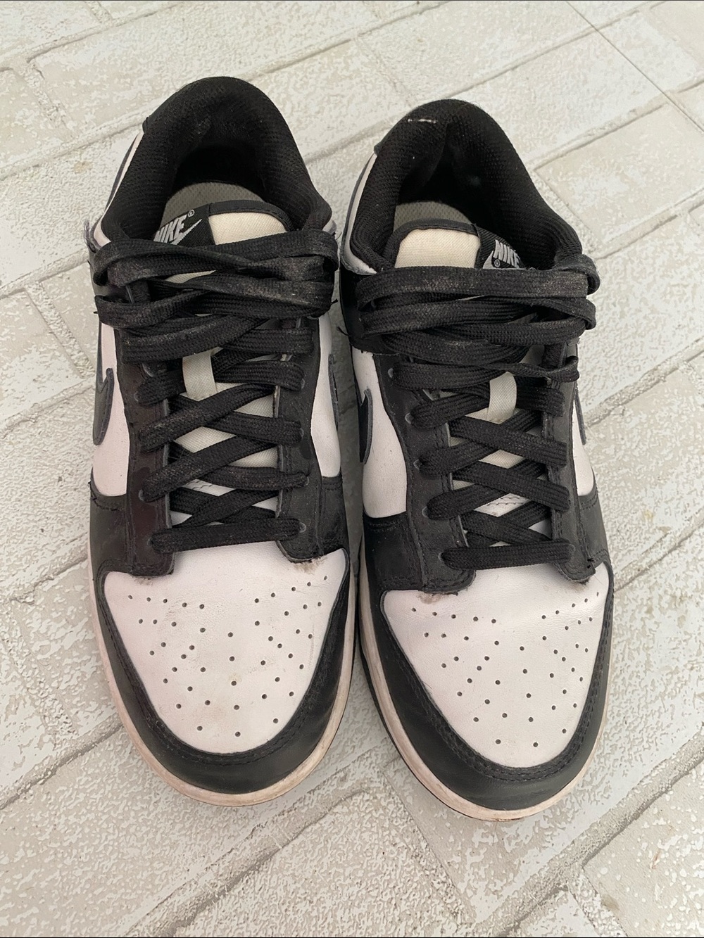 Nike Men’s Black and White Low-Top Sneakers